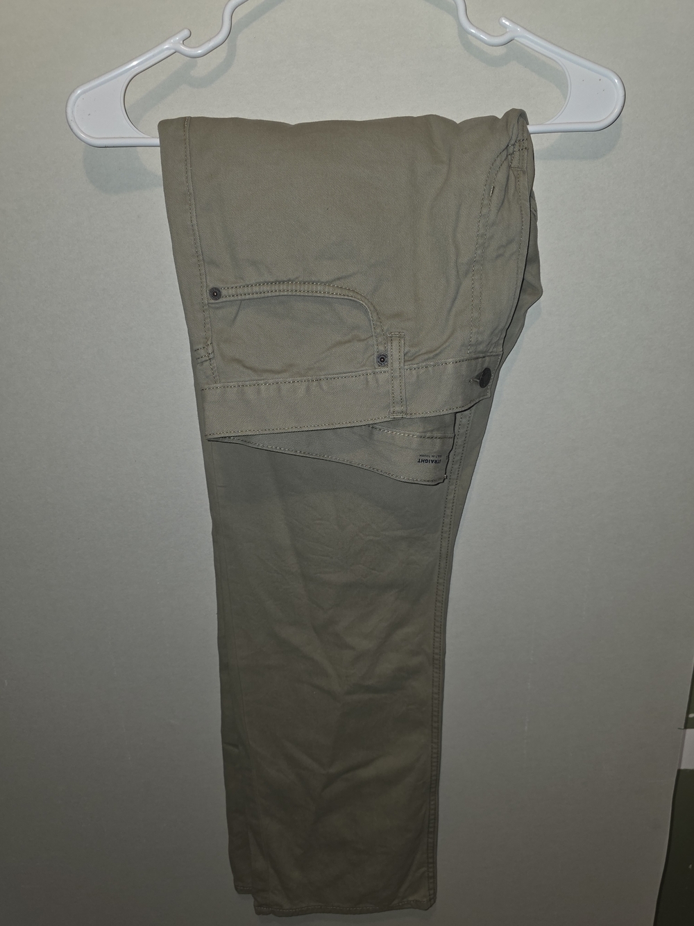 Old Navy Men's Chino Pants in Light Khaki 36x32. Built In Tough.